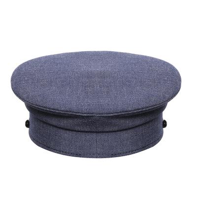 Officier de l'armée, le capitaine uniforme casquette