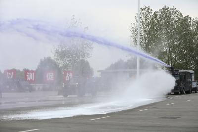 Véhicule de canon à eau anti-émeute Chine Xinxing pour la police
    